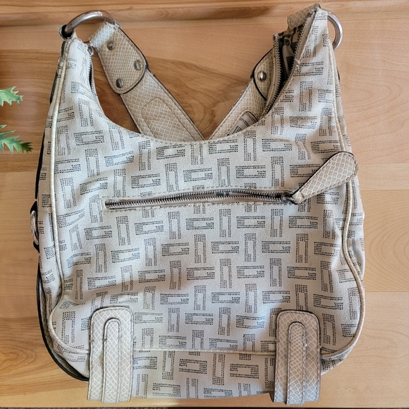 Guess Purse - Picture 5 of 10